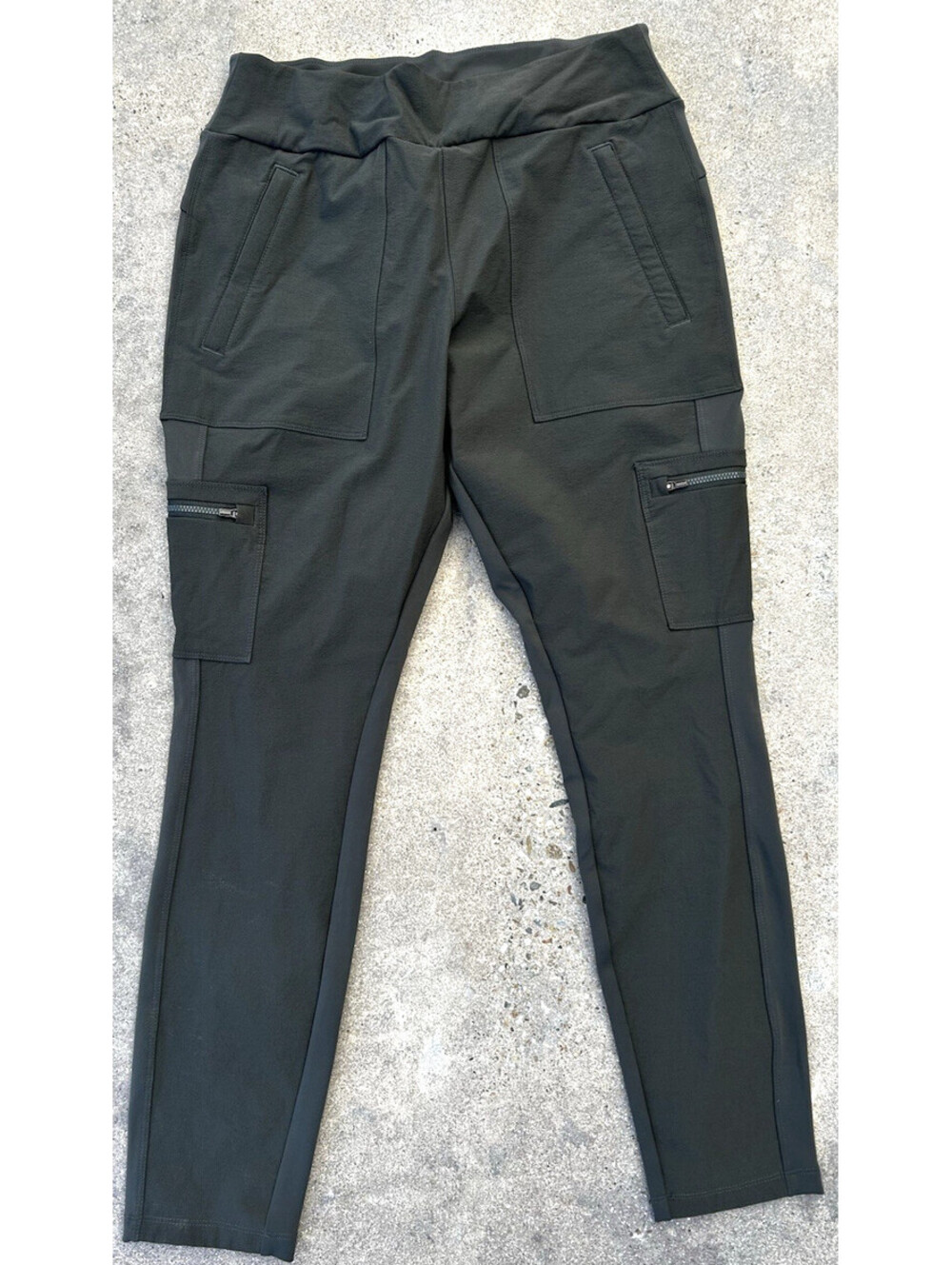 Athleta Headlands Hybrid Cargo II Tight Leggings Womens 12 Olive Green Zip Pkts